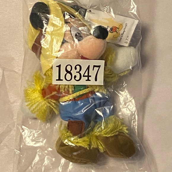 Disney 6 Mickeys, set of Mickey Mouse Beanies - Picture 7 of 8